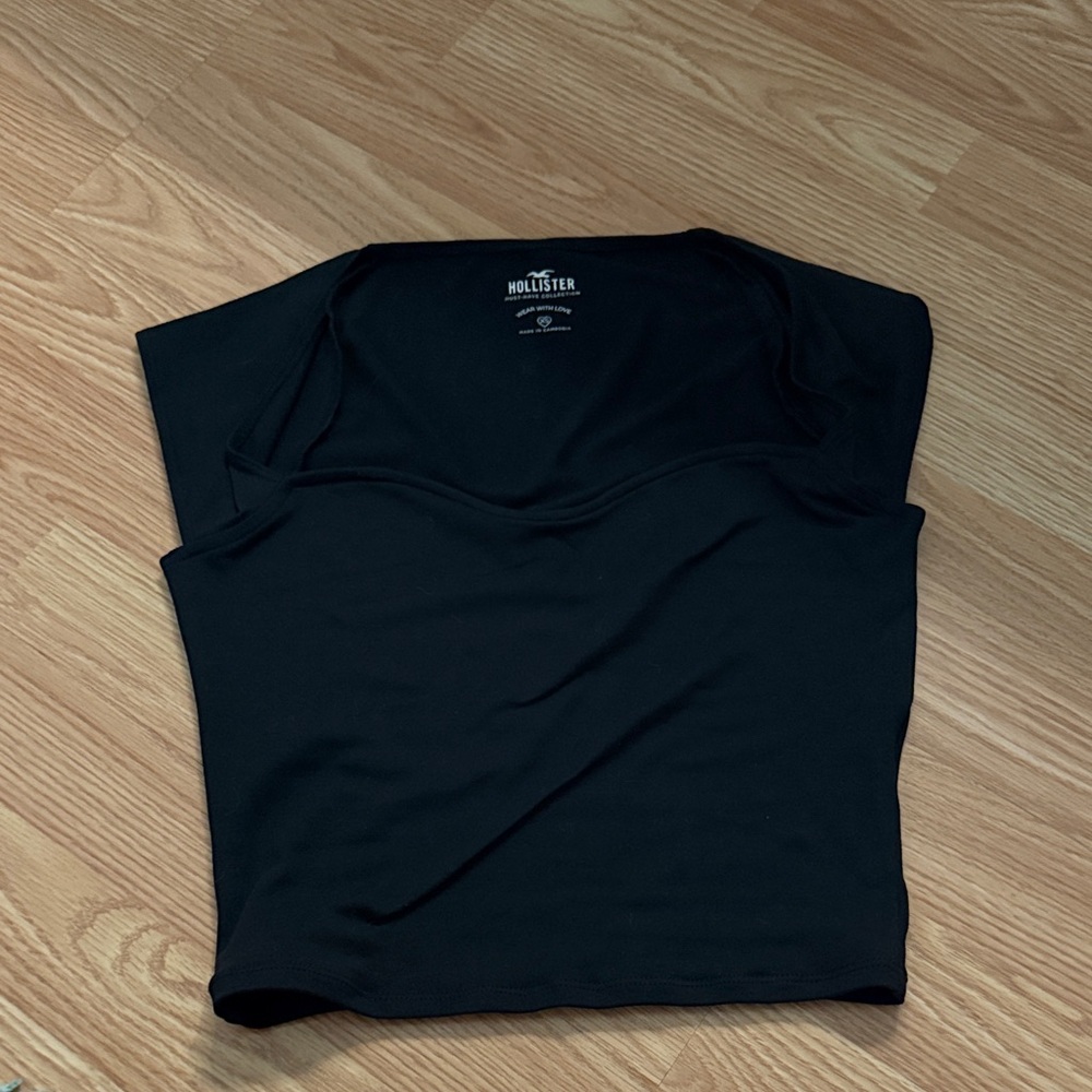 Hollister Women's Classic Black Tee Never Worn